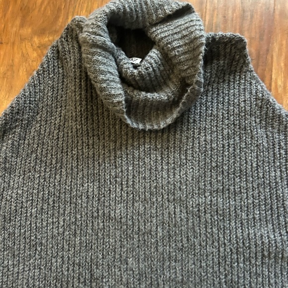 Cowl Neck Oversized Sweater Women’s Size Medium - Picture 9 of 9